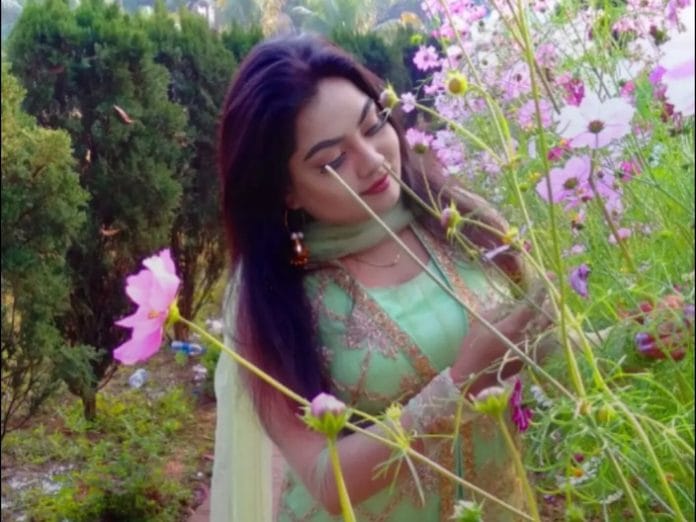 আজ সংগীত শিল্পী সিনথিয়া কহিনুরের জন্মদিন