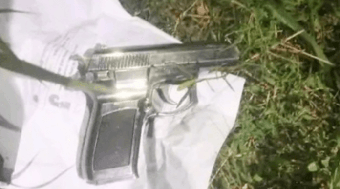 রাস্তায় আটকে ছিনতাই চেষ্টা, নারীর হাতে মার খেয়ে অস্ত্র ফেলে পালাল তিন ছিনতাইকারী