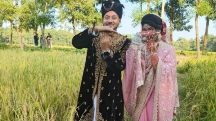 ধানক্ষেতে ‘রিভিউ’ আবেদন নবদম্পতির